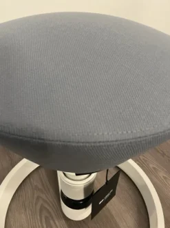 Discount Swopper Standard, Fußring weiß, Bezug pastellblau Bürostühle Ergonomisch