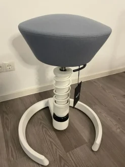 Discount Swopper Standard, Fußring weiß, Bezug pastellblau Bürostühle Ergonomisch